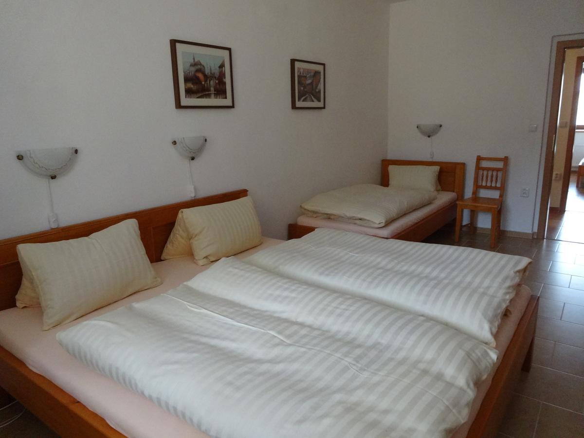 Hostinec u Janatů s ubytováním Cestin Quarto foto