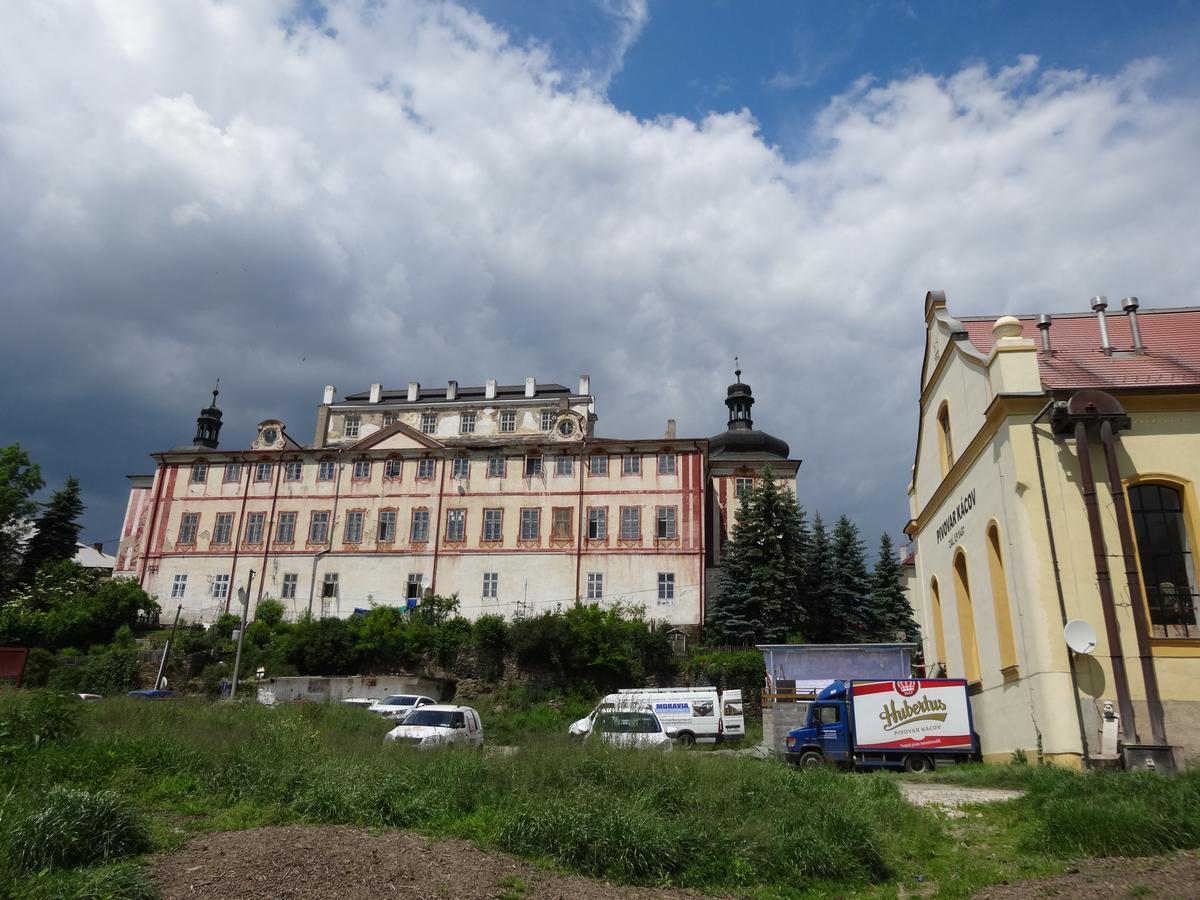 Hostinec u Janatů s ubytováním Cestin Exterior foto