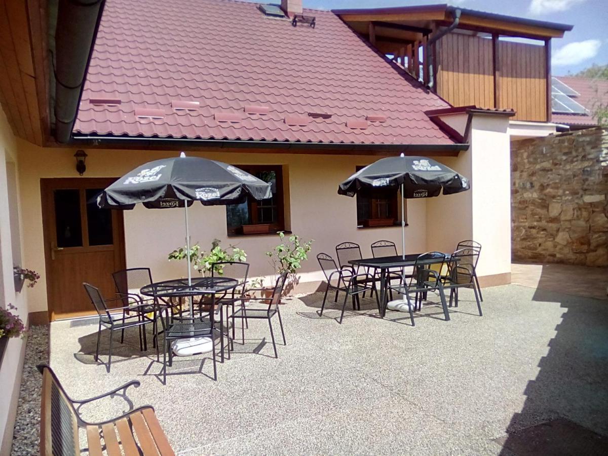 Hostinec u Janatů s ubytováním Cestin Exterior foto