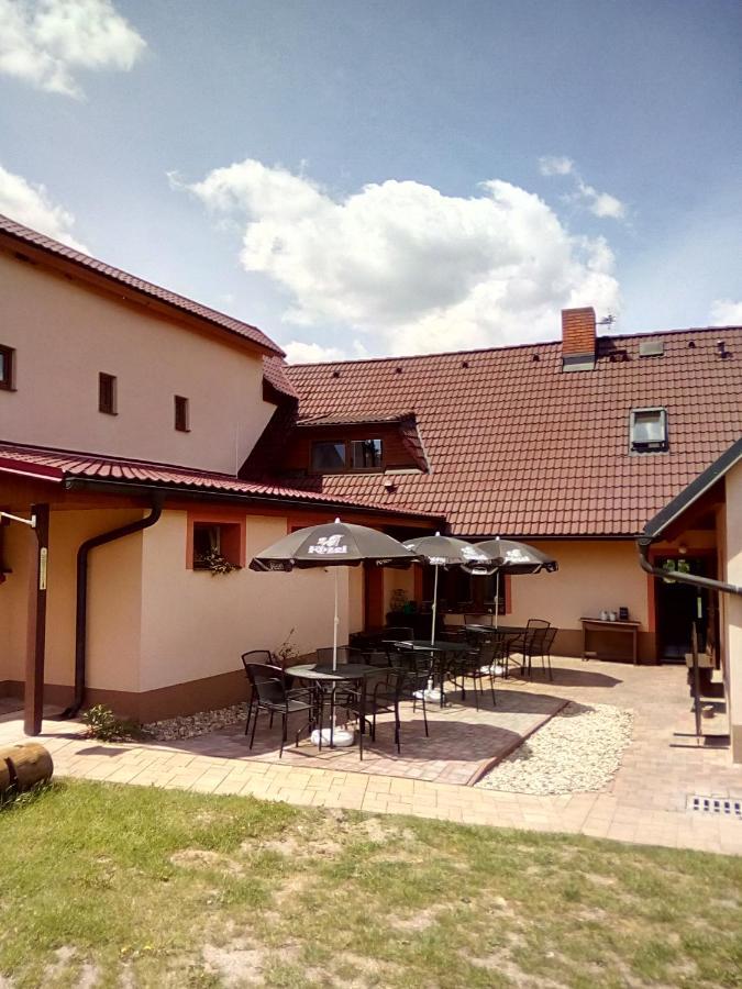 Hostinec u Janatů s ubytováním Cestin Exterior foto